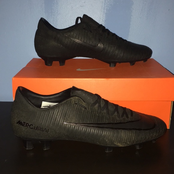 nike blackout cleats